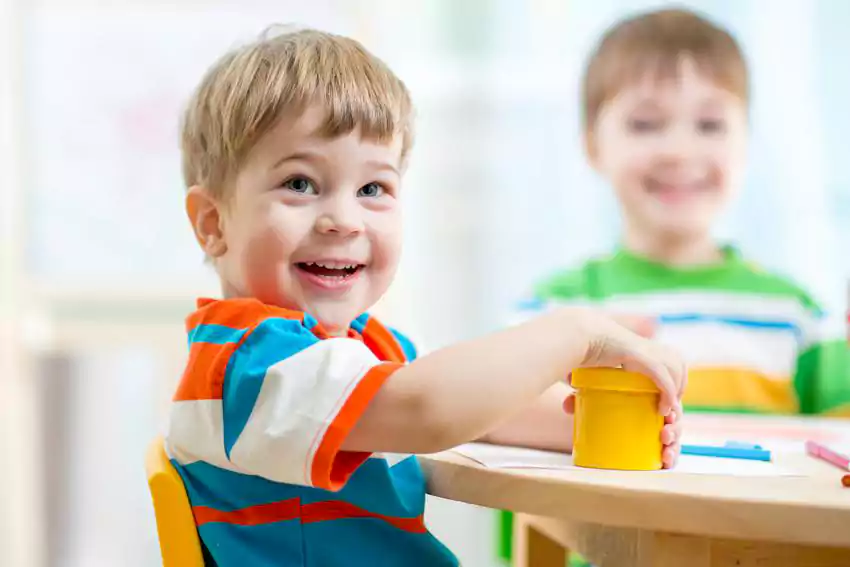 نشانه‌های رفتاری اوتیسم در چهره کودک دارای اختلالات کودکان
