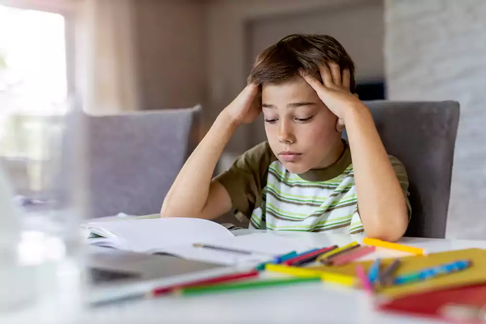 کودک با اختلال یادگیری در مرکز تخصصی آموزش و توانبخشی