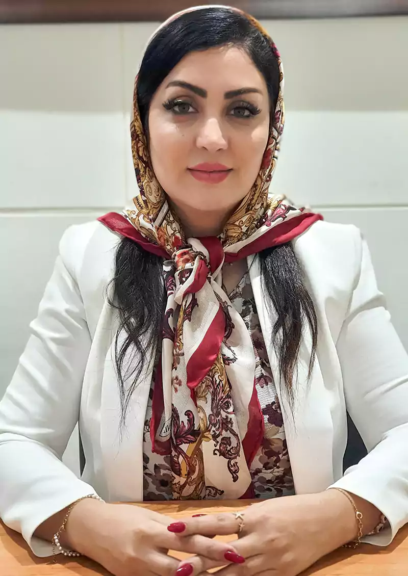 خانم دکتر ژینوس نیاکان در دپارتمان کودک و نوجوان سیمرغ