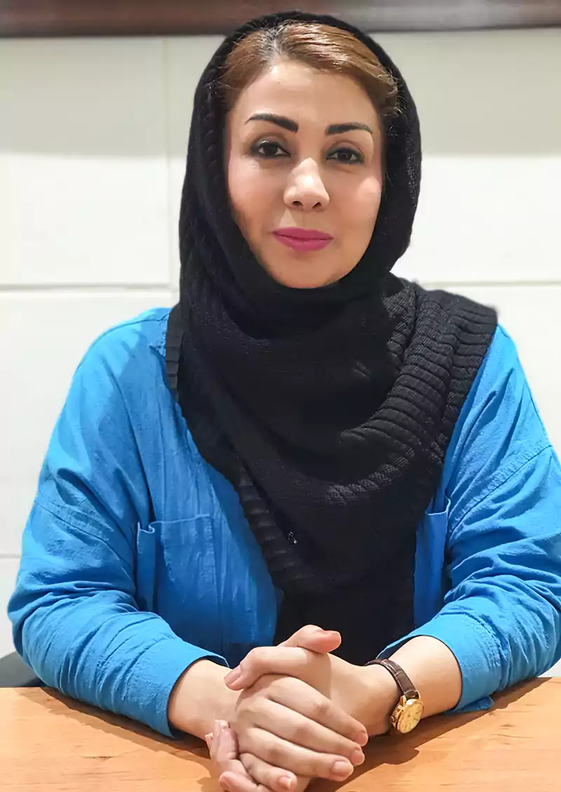خانم روجیا نیاکان در دپارتمان کودک و نوجوان سیمرغ