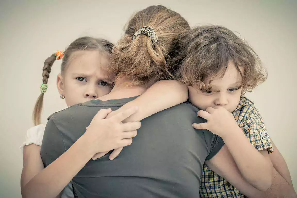 چرا کودک از جدا شدن از والدین میترسد؟