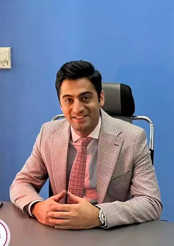 محمدپارسا اسعدی، متخصص علوم اعصاب