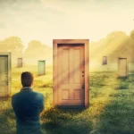 فرد مردد هنگام تصمیم‌گیری و تردید در انتخاب‌ها